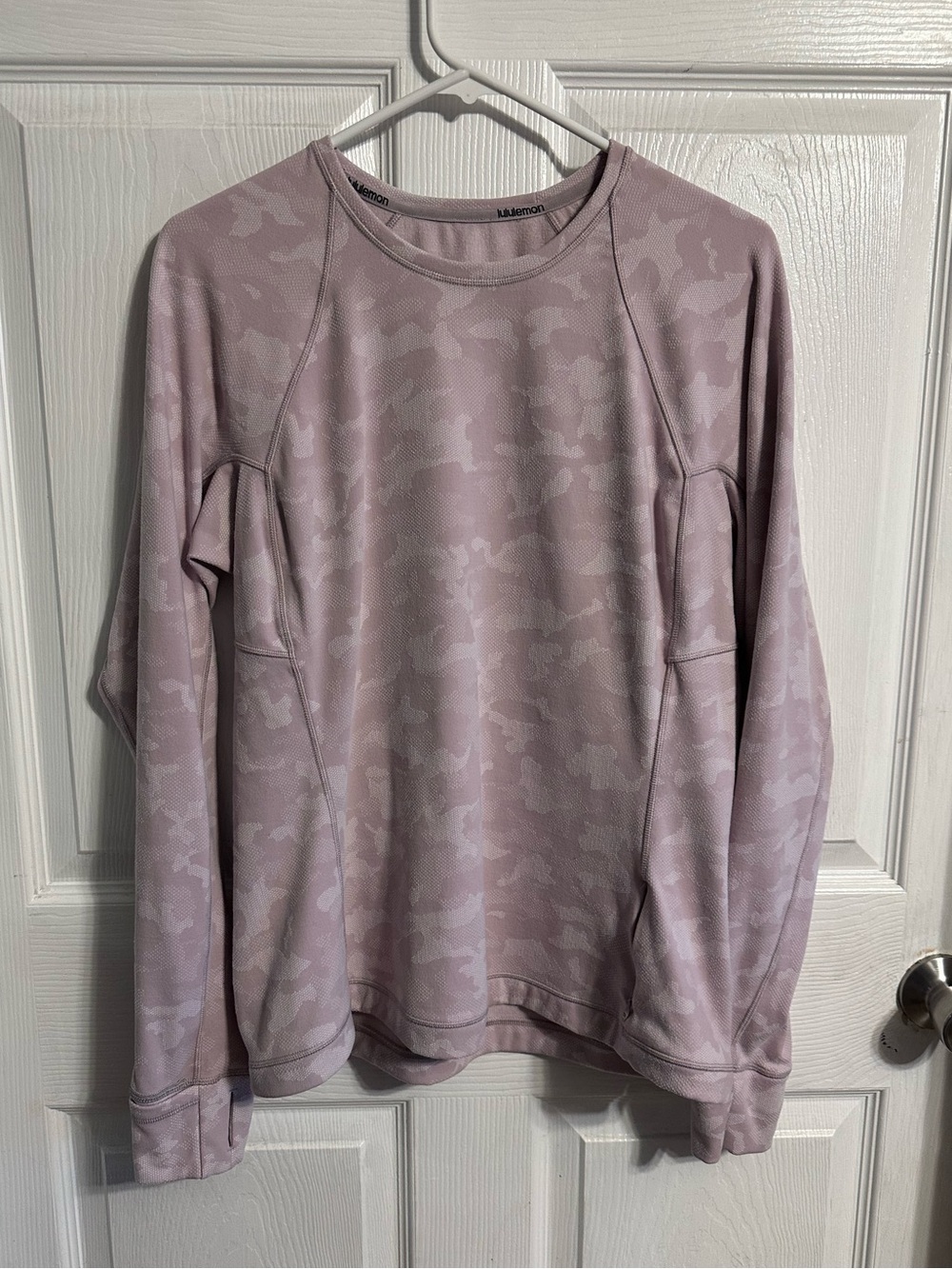 Long-Sleeve Pink Camo Performance Top Lululemon Pocket Thumbhole - Picture 2 of 7